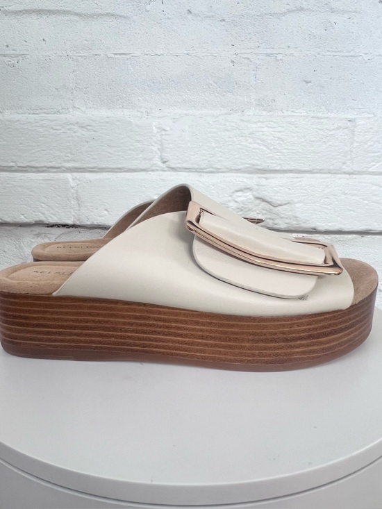 Shoes - Kelsi Dagger Dover Shell Platform Slide Sandal Cream Large Buckle Size 8 NWOT